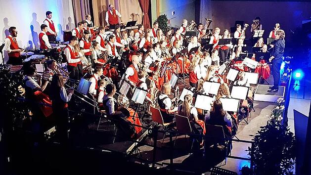 Das gemeinsame Orchester leitete Dirigent Matthias Zippel.