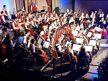 Das gemeinsame Orchester leitete Dirigent Matthias Zippel.