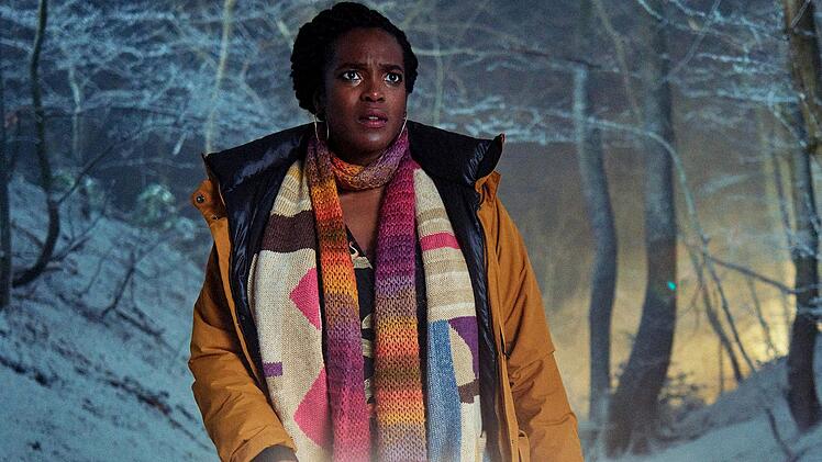 Ermittlerin Riya Ajunwa (Wunmi Mosaku) ahnt, dass in der nordenglischen Kleinstadt Chadder Vale seltsame Dinge vorgehen.