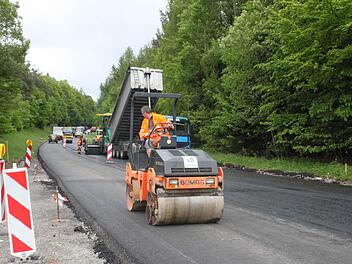 Der Einmündungsbereich der B286 zur Klaushofstraße wird verbreitert und erhält eine Abbiegerspur, um den Unfallschwerpunkt zu entschärfen. Foto: Thomas Mäuser