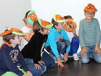 An einem Tag haben die Mädchen und Jungen Tiermasken gebastelt.  Foto: Dieter Britz