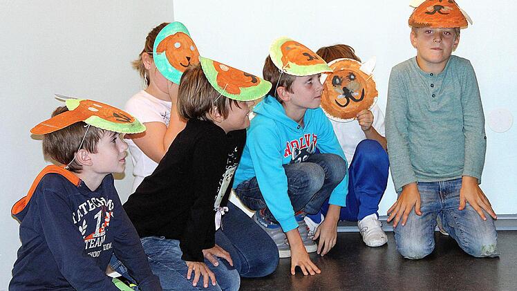 An einem Tag haben die Mädchen und Jungen Tiermasken gebastelt.  Foto: Dieter Britz