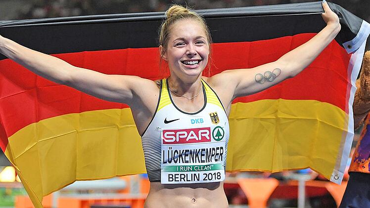 Die deutsche Sprint-Hoffnung Gina Lückenkemper gewann bei der Europameisterschaft in Berlin Silber über 100 Meter und Bronze mit der 4x100-Meter-Staffel. Die gebürtige Hammerin trainiert auch regelmäßig auf Frankens Bahnen, da ihr Freund Stefan in Bamberg lebt.  Foto: Hendrik Schmidt, dpa