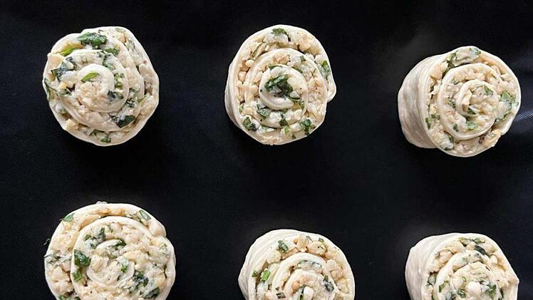 zubereitung-basilikum-hefeschnecken