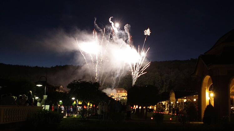 Regelm&auml;&szlig;ig der H&ouml;hepunkt beim Parkfest in Bad Br&uuml;ckenau: Das Feuerwerk mit Musikuntermalung. Archivfoto: Thomas Dill