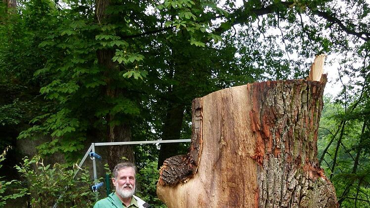 Emil Hartmann mit einem Rohling Foto: Marion Krüger-Hundrup