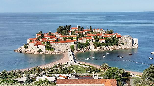 Vor dem Bürgerkrieg, und auch jetzt wieder, eines der teuersten Urlaubsziele in Montenegro: Sveti Stefan