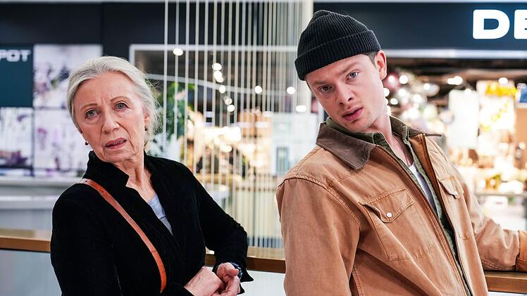 Die Revoluzzer Gerda (Elfriede Schüsseleder) und Alex (Nikolai Baar-Baarenfels) sind Teil der PAK-Gruppe.