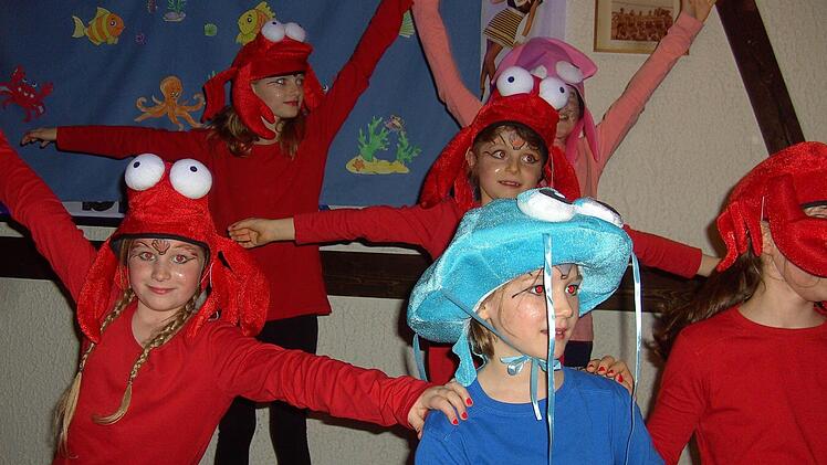 Krabben-Samba mit der Nachwuchs-Tanzgarde  Foto: Udo Sell