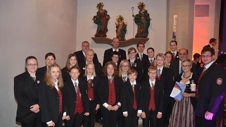 Sie wurden geehrt und erhielten die Leistungsabzeichen in Bronze, Silber und Gold des NBMB.  Foto: Karl-Heinz Hofmann