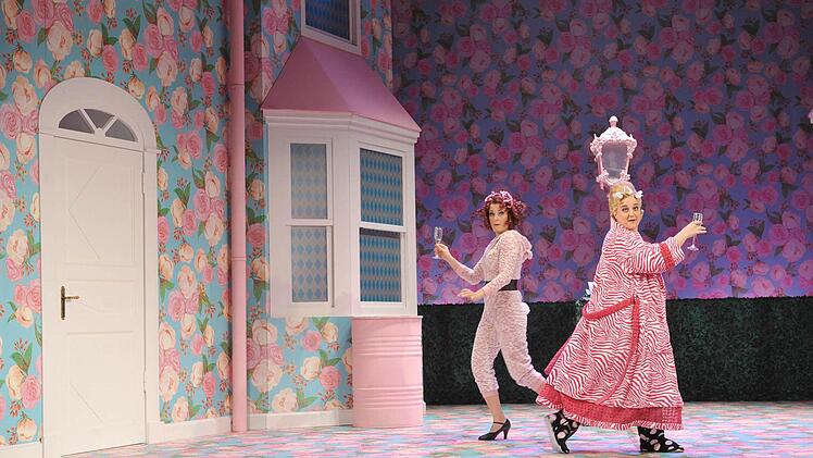 Szene aus der Neuinszenierung von Otto Nicolais "Die lustigen Weiber von Windsor" am Landestheater Coburg. Foto: Andrea Kremper