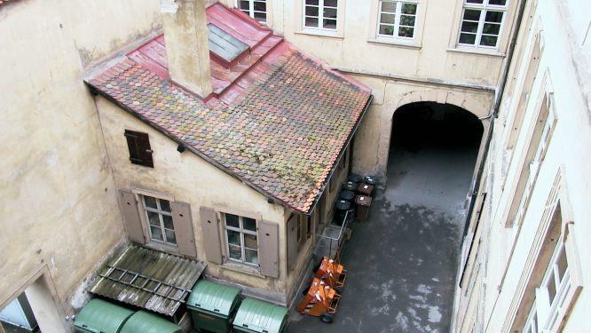 Blick in den wenig schönen Innenhof der Stadt
