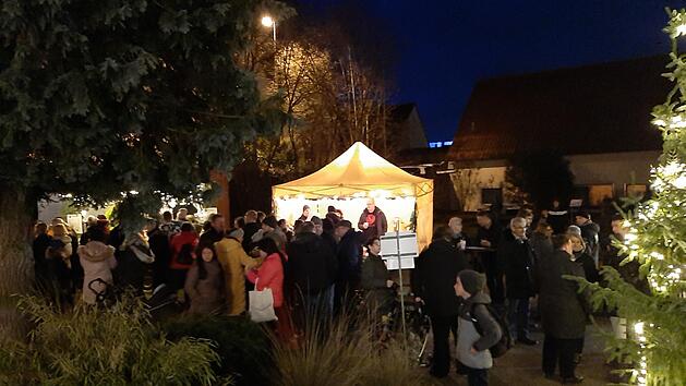 Sch&ouml;ne Atmosph&auml;re am Weihnachtsmarkt im Museumshof.  Fotos: Doris Bauer