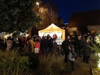 Schöne Atmosphäre am Weihnachtsmarkt im Museumshof.  Fotos: Doris Bauer