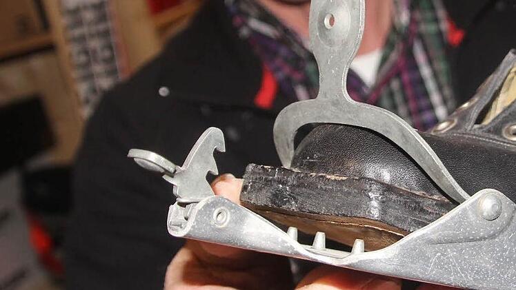 Mit Nägeln am Schuh befestigt: So sahen Langlaufbindungen in den 50er Jahren aus. Foto: Diana Fuchs