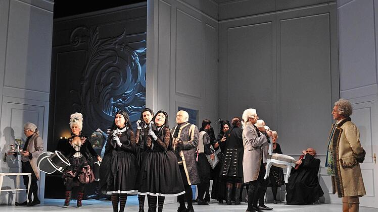Szene aus dem "Rosenkavalier" am Landestheater Coburg.Foto: Andrea Kremper