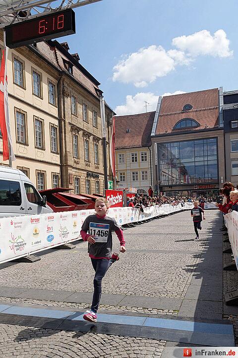Weltkulturerbelauf 2017 in Bamberg: Der Zieleinlauf am Maxplatz
