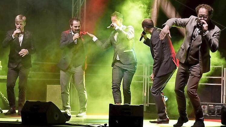 Die Gruppe "Viva Voce" mit Bastian Hupfer, Matthias Hofmann, David Lugert, Jörg Schwartzmanns und Heiko Benjes überzeugte die Besucher bei ihrem Gastspiel auf dem Schlossberg in Königsberg - ein weiterer Höhepunkt beim Burgfestival in der Regiomontanusstadt. Foto: Gerold Snater