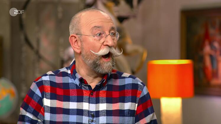 "Da war ich nie ein Freund von", schimpfte Horst Lichter in der Mittwochsausgabe der ZDF-Trödelshow "Bares für Rares", als er "die Dinger aus dem Sportunterricht" erblickte. Doch die Turngeräte waren voll mit Erinnerungen und sollten doch einen guten Preis erzielen, zudem für einen guten Zweck. Das sah der Experte leider ganz anders.