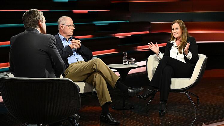 Linken-Politikerin Janine Wissler provozierte Widerspruch mit ihren Aussagen, nicht nur bei Peer Steinbrück (Mitte), sondern auch bei Moderator Markus Lanz.