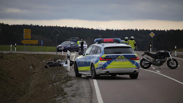 Tragischer Auftakt der Motorradsaison: 18-j&auml;hriger Biker stirbt bei Kollision mit Auto
