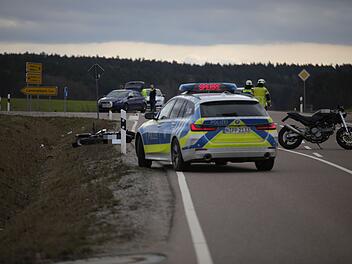 Tragischer Auftakt der Motorradsaison: 18-j&auml;hriger Biker stirbt bei Kollision mit Auto
