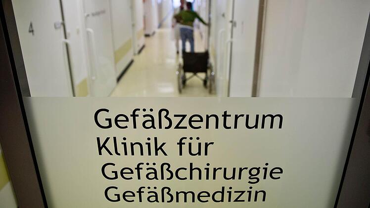 Hier sollen die Frauen missbraucht und vergewaltigt worden sein: Ebene drei des Bamberger Klinikums.  Foto: dpa