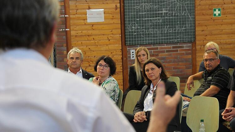 Ilse Aigner, bayerische Bau- und Verkehrsministerin, besuchte gestern eine CSU-Wahlkampfveranstaltung in Hemhofen und stellte ihre Konzepte gegen Wohnungsknappheit in Bayern vor. Foto: Christian Bauriedel