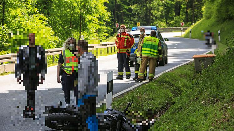 Kradfahrer ger&auml;t in den Gegenverkehr: 16-j&auml;hriger Biker verletzt