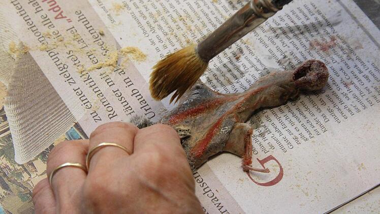 Immer wieder muss die Haut befeuchtet werden.