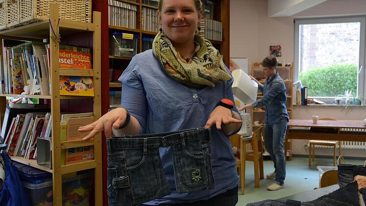 Roxane weiß, dass ihre selbst genähte Gärtnertasche bei ihrem Junior gut ankommt. Foto: Elisabeth Assmann