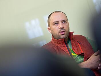 Der Mitgründer und langjährige Chef des populären Chatdienstes WhatsApp, Jan Koum, verlässt die Konzernmutter Facebook. Es sei Zeit für ihn, weiterzuziehen, schrieb Koum in einem Facebook-Eintrag. Foto: Tobias Hase/dpa