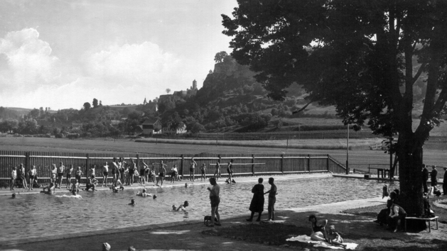 Die Er&ouml;ffnung des Waischenfelder Freibades 1934. Dazu hatte die Stadt f&uuml;nf verschiedene Motive ausgew&auml;hlt und davon Postkarten drucken lassen. Repro: l&ouml;w