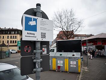 Glascontainer per Video &uuml;berwacht - N&uuml;rnberg ergreift Ma&szlig;nahmen gegen M&uuml;lls&uuml;nder