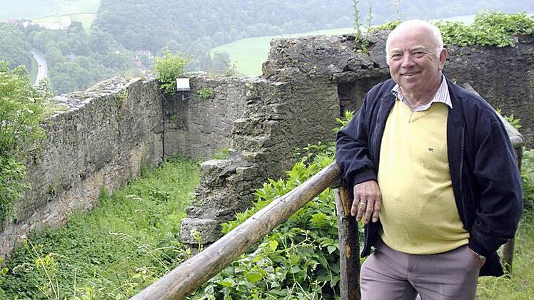Otmar Pfister auf der Trimburg  Foto: Archiv/ Winfried Ehling