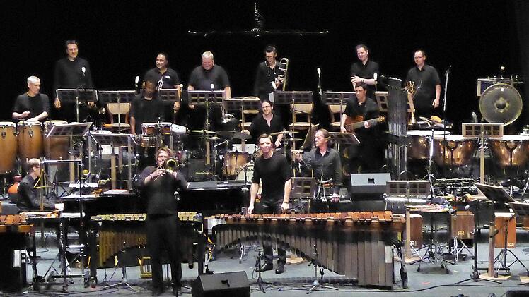 Martin Grubinger und das Percussive Planet Ensemble. Foto: Ahnert