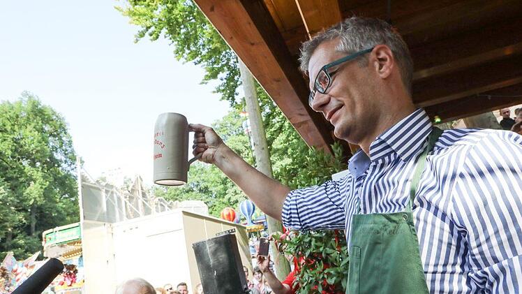 Oberbürgermeister Uwe Kirschstein hat das 177. Annafest eröffnet. Foto: Barbara Herbst