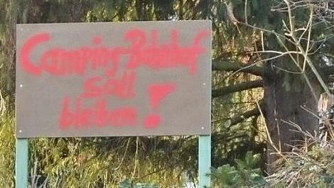 Nachbarin Christina Grübler fordert: Der Camping-Bahnhof soll bleiben! Foto: Bernhard Panzer