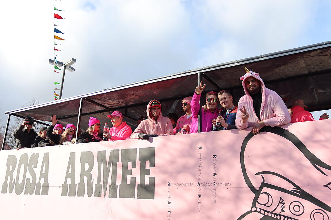 Die Hauptstrasse wurde zur Partymeile