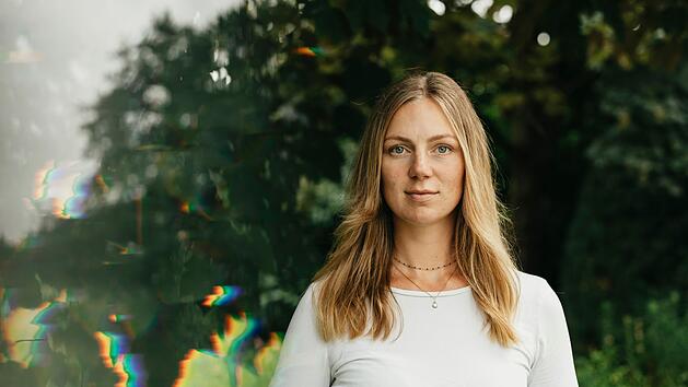 Mara wurde mit 18 Jahren zweimal bei der Bundeswehr vergewaltigt. Ihr wurde abgeraten, während des Verfahrens in Therapie zu gehen, "damit meine Glaubwürdigkeit nicht an Gewichtung verliert", erzählt sie fassungslos.