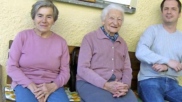 Matthieu Viel (r.) kann sich in Mostviel auch in Zukunft den Bedürfnissen der älteren Menschen widmen.  Fotos: Malbrich
