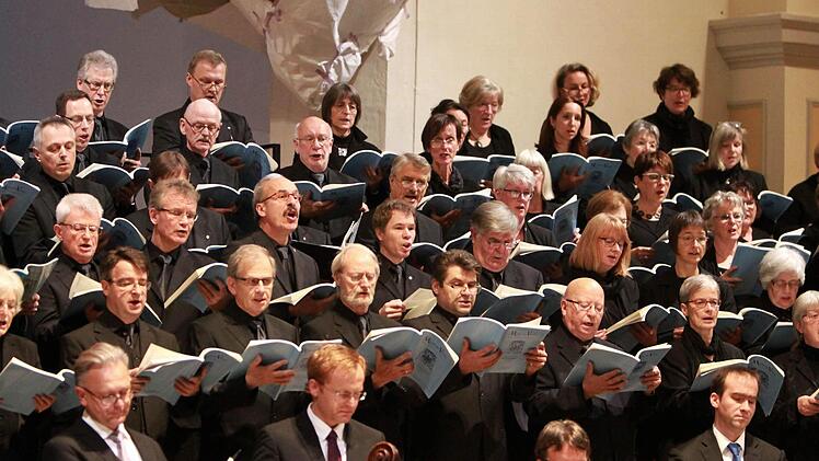 Der Coburger Bachchor beeindruckte zahlreiche Zuhörer mit der Erstauffhührung von Monteverdis Marienvesper in der fast fertig renovierten Morizkirche.Foto: Jochen Berger