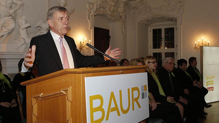 Georg Freiherr von Waldenfels bei der Begrüßung der Gäste im Kaisersaal Foto: Matthias Hoch