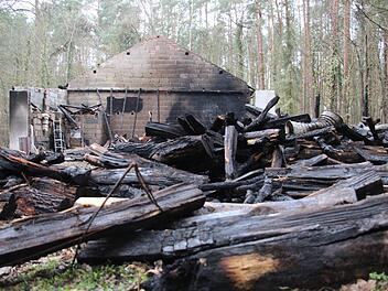 Ein 31-Jähriger hat im März die Maschinenhalle seines Vaters in Zeckern angezündet. Vor Gericht äußerte sich der Brandstifter zu dem Motiv seiner Tat.  Foto: Christian Bauriedel