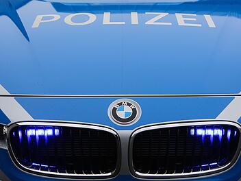 In Kronach ist am Mittwochabend ein Betrunkener in der Innenstadt festgenommen worden, der randaliert hatte. Foto: Arne Dedert/dpa