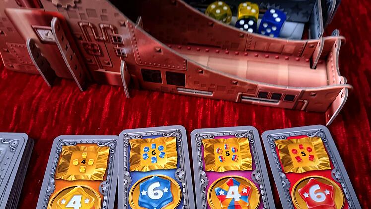 Spiele-Test "Kipp mir Saures":  Die Bonbon-Fabrikant mit den Kippröhren