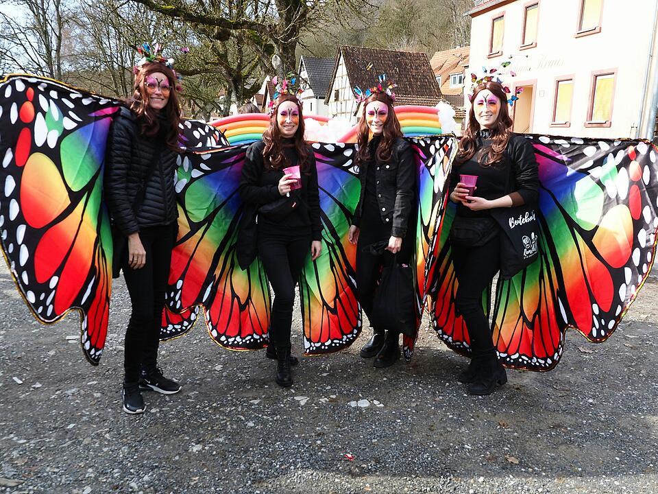 Buntes Faschingstreiben lockte tausende Besucher an.