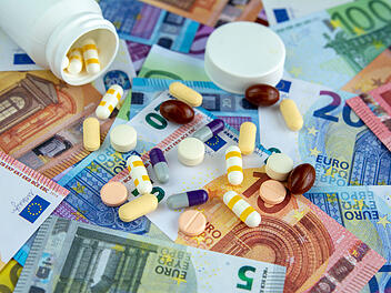 Krankenkassen in Not – aber die Pharmaindustrie kassiert ab?