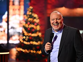 Stefan Raab ist in der neusten Ausgabe von "Die Stefan Raab Show" in Weihnachtsstimmung.