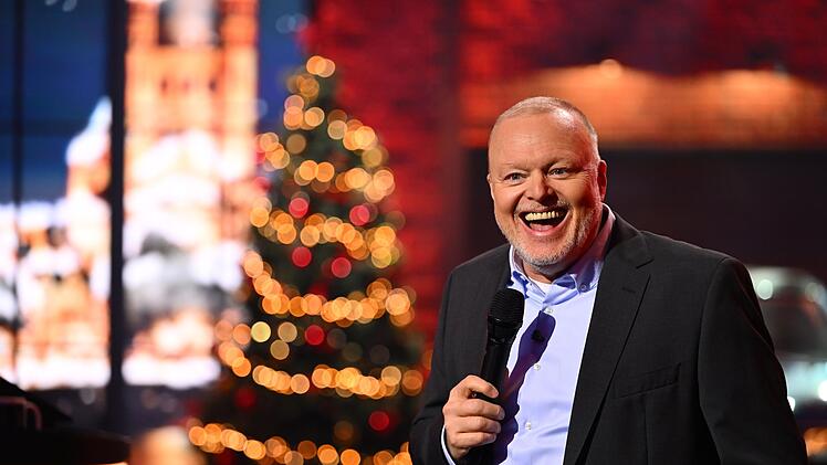 Stefan Raab ist in der neusten Ausgabe von "Die Stefan Raab Show" in Weihnachtsstimmung.